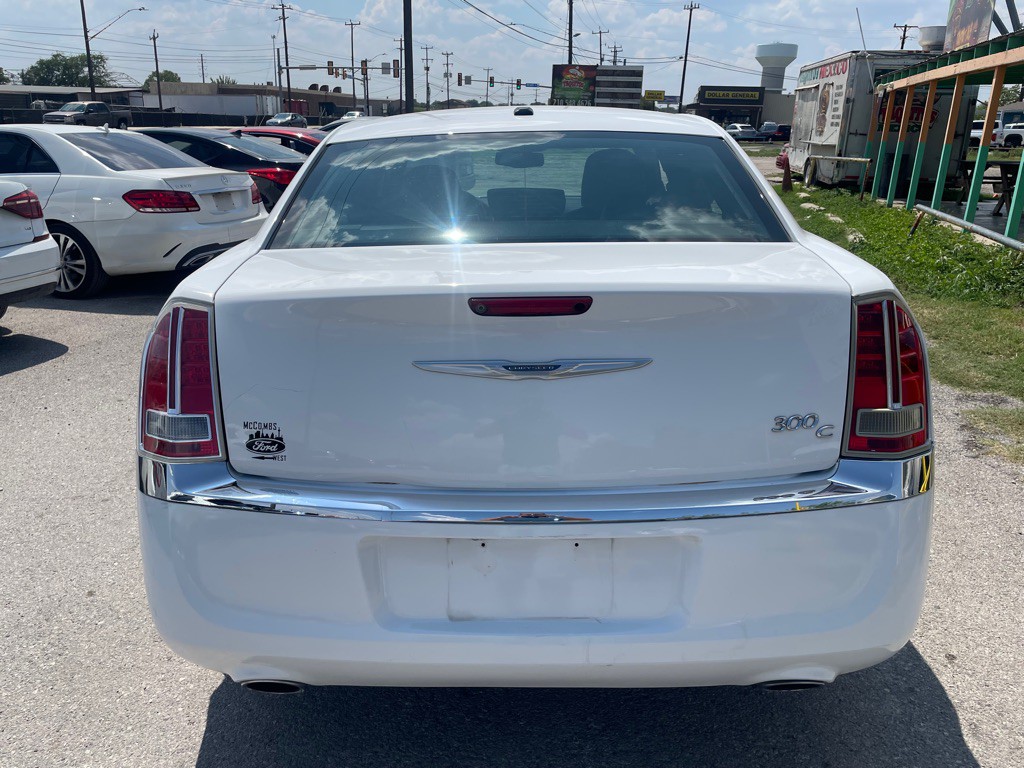 2013 Chrysler 300 Image 2