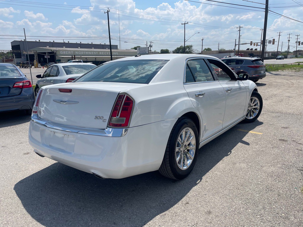 2013 Chrysler 300 Image 3