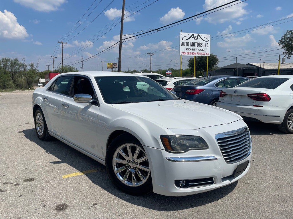 2013 Chrysler 300 Image 5