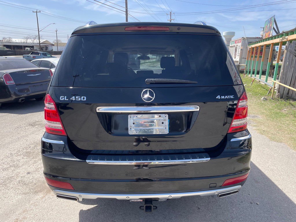 2011 Mercedes-Benz GL-Class Image 2