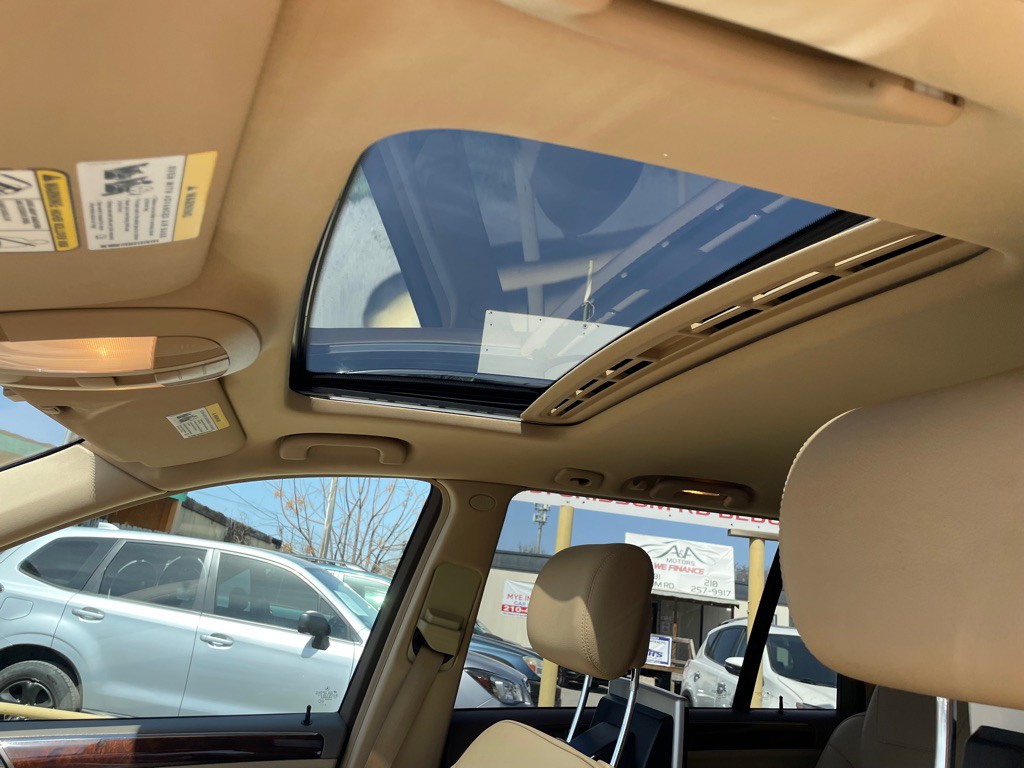 2011 Mercedes-Benz GL-Class Image 16