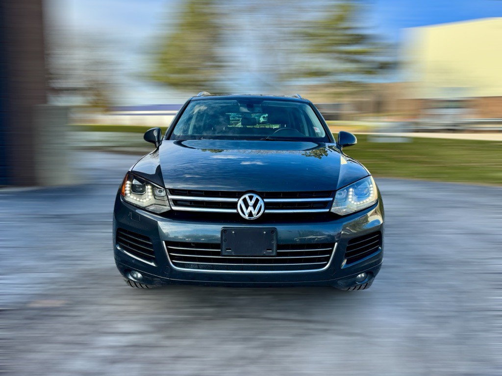 2013 Volkswagen Touareg Image 2