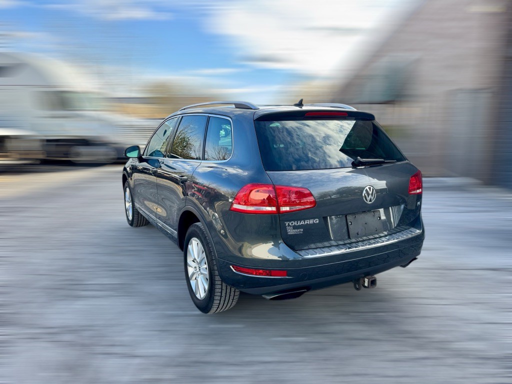2013 Volkswagen Touareg Image 6