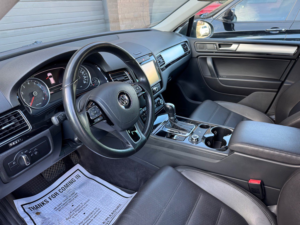 2013 Volkswagen Touareg Image 9