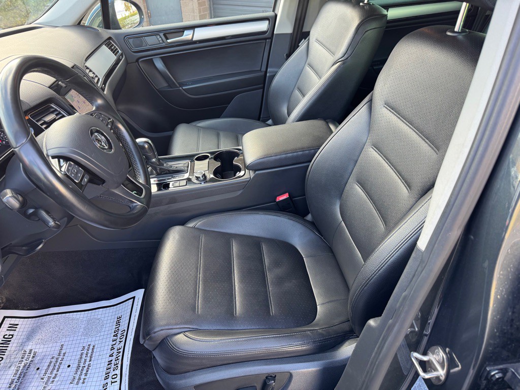 2013 Volkswagen Touareg Image 12