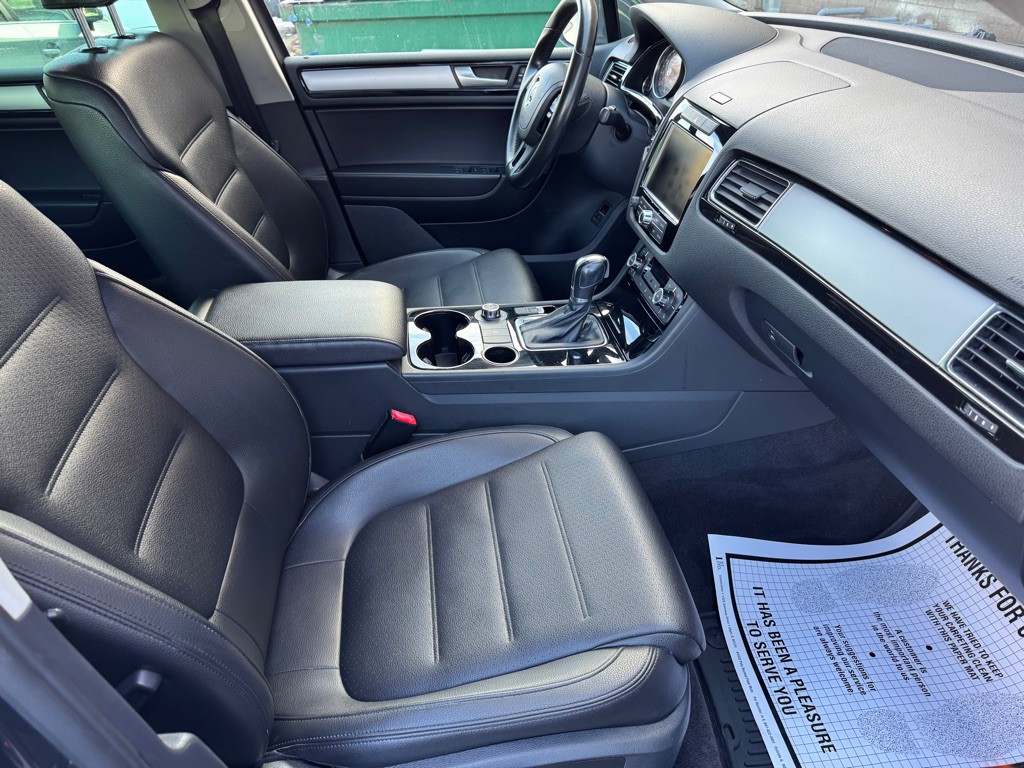 2013 Volkswagen Touareg Image 13