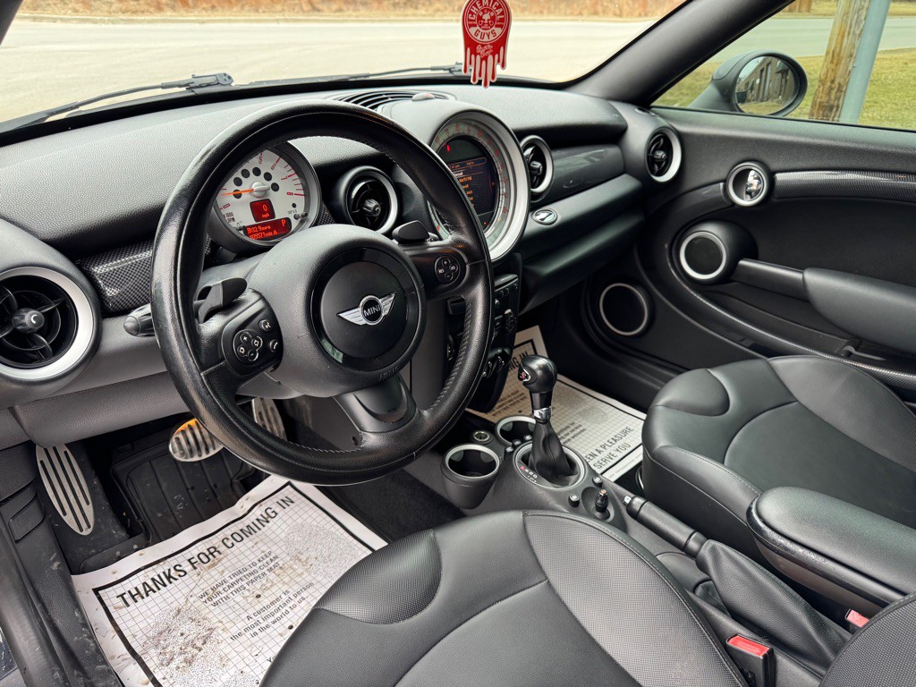 2012 MINI Cooper Image 9