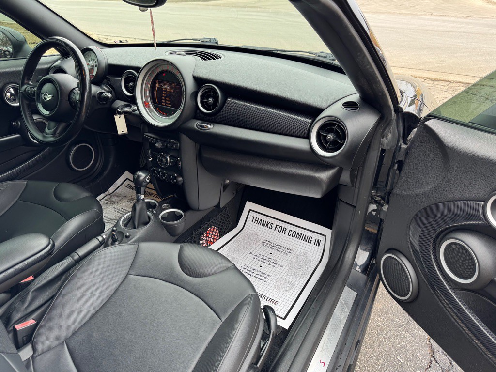 2012 MINI Cooper Image 12