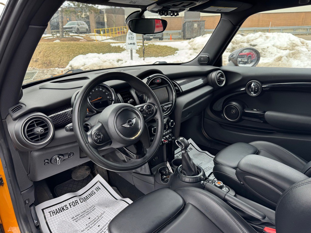 2015 MINI Cooper Image 9