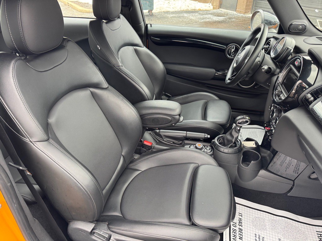 2015 MINI Cooper Image 11