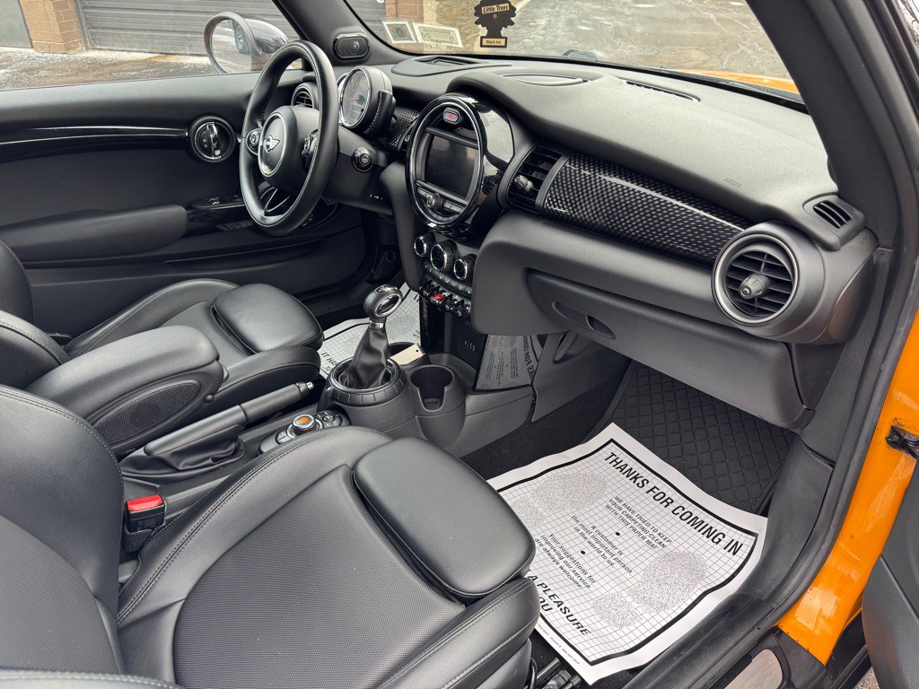 2015 MINI Cooper Image 12