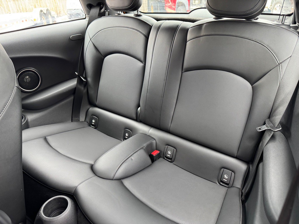 2015 MINI Cooper Image 13