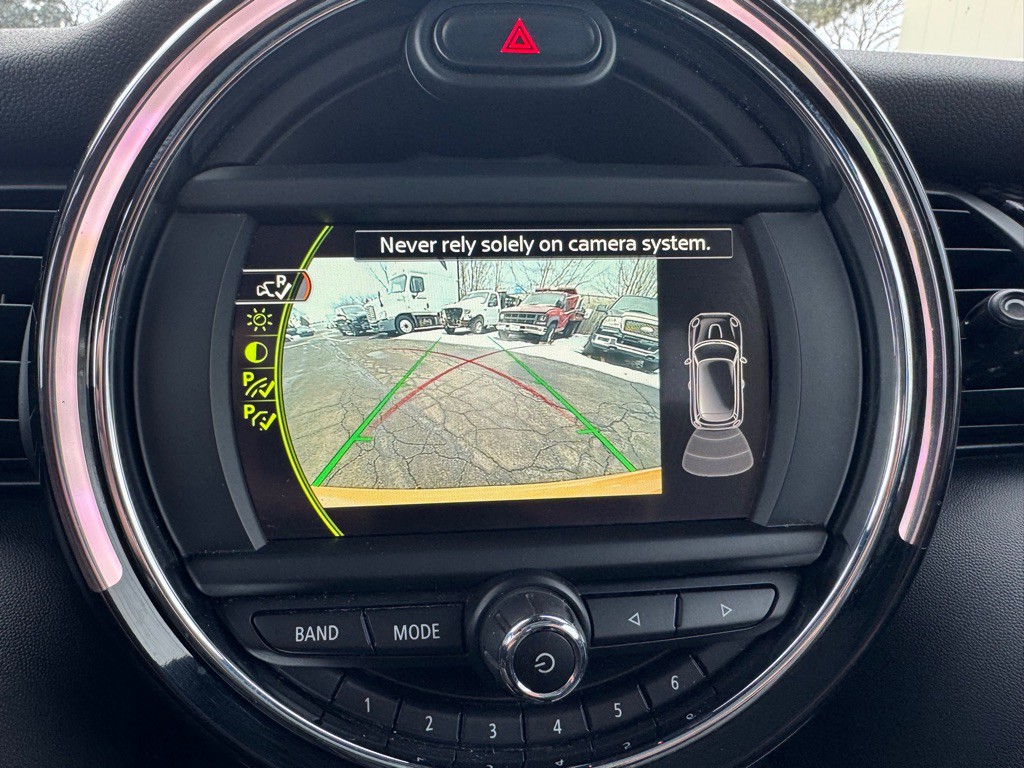 2015 MINI Cooper Image 14