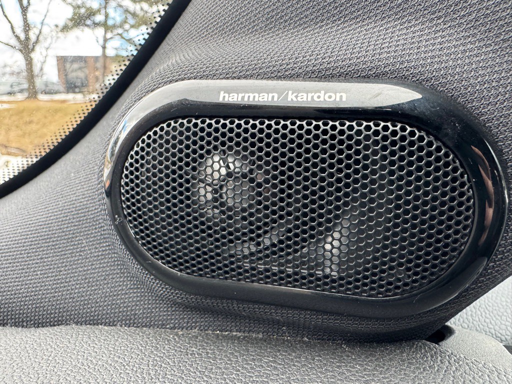 2015 MINI Cooper Image 17