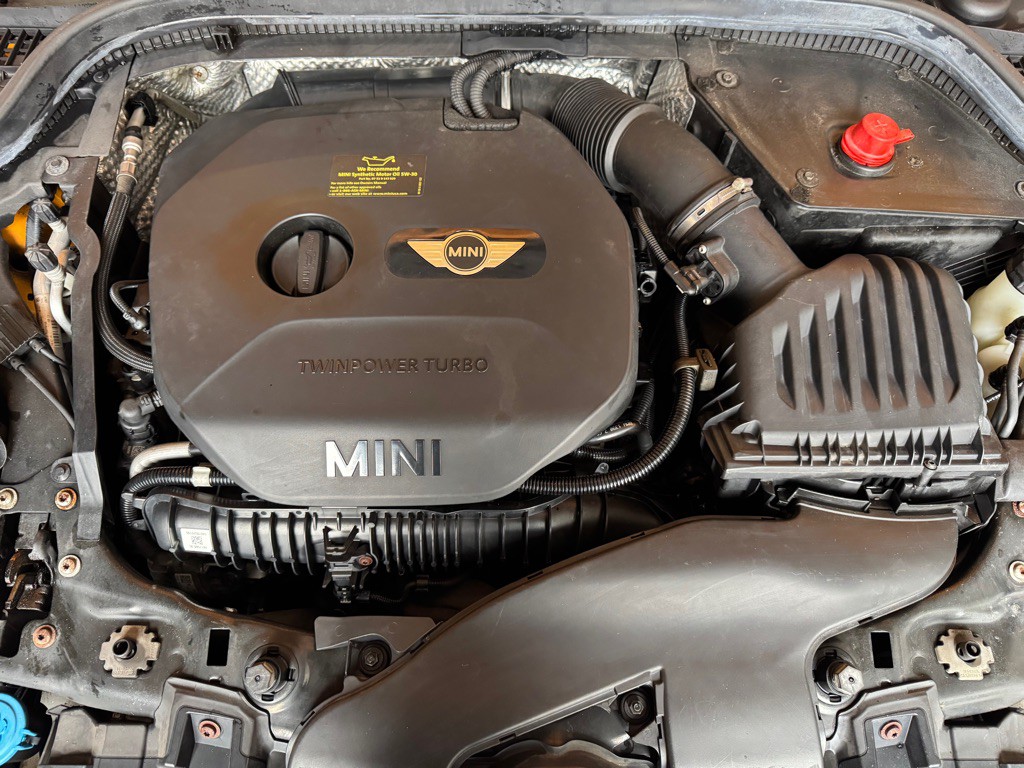 2015 MINI Cooper Image 18