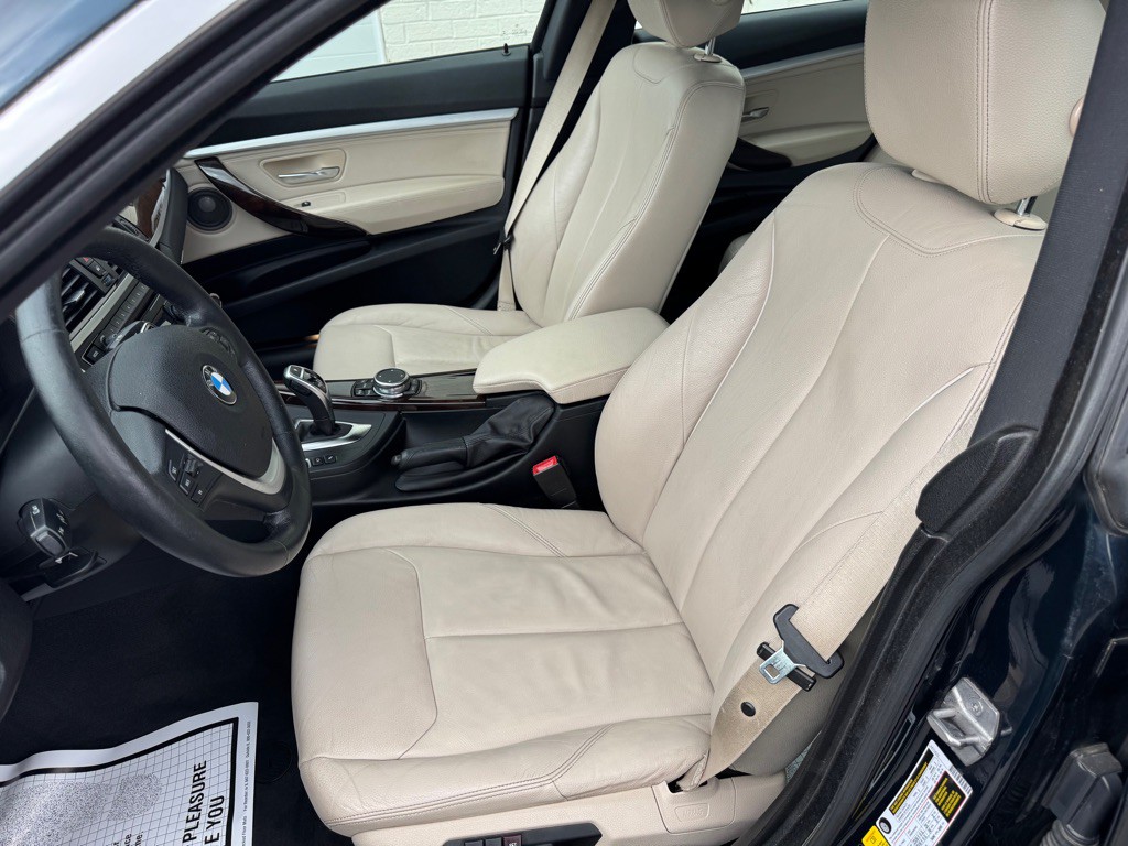 2016 BMW 3 Series Image 17