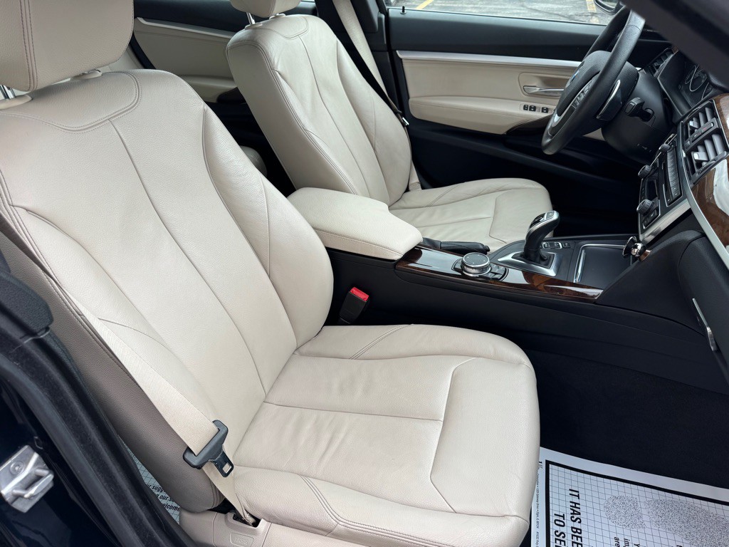 2016 BMW 3 Series Image 18