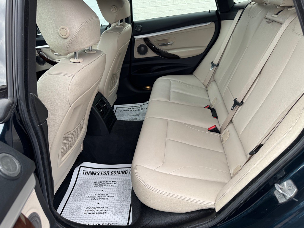 2016 BMW 3 Series Image 21
