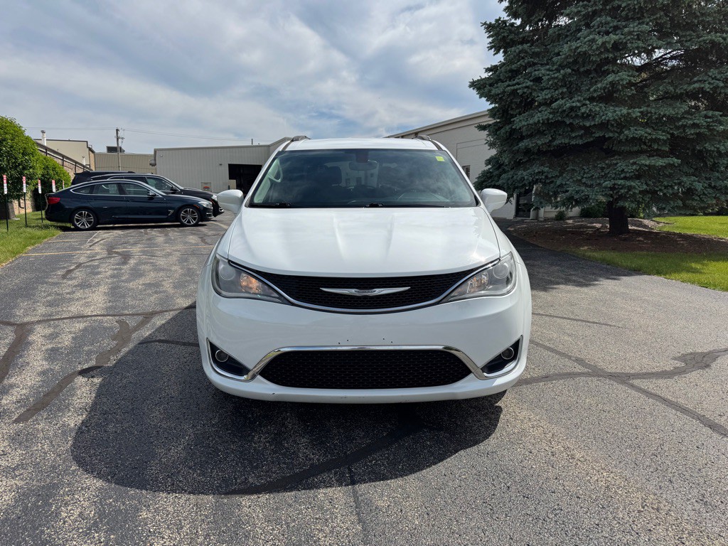 2017 Chrysler Pacifica Image 3
