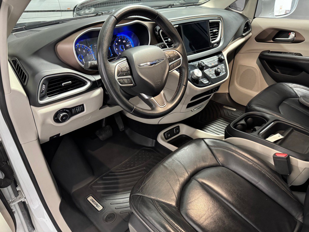 2017 Chrysler Pacifica Image 9