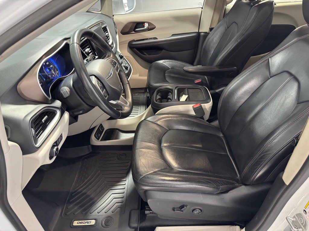 2017 Chrysler Pacifica Image 10