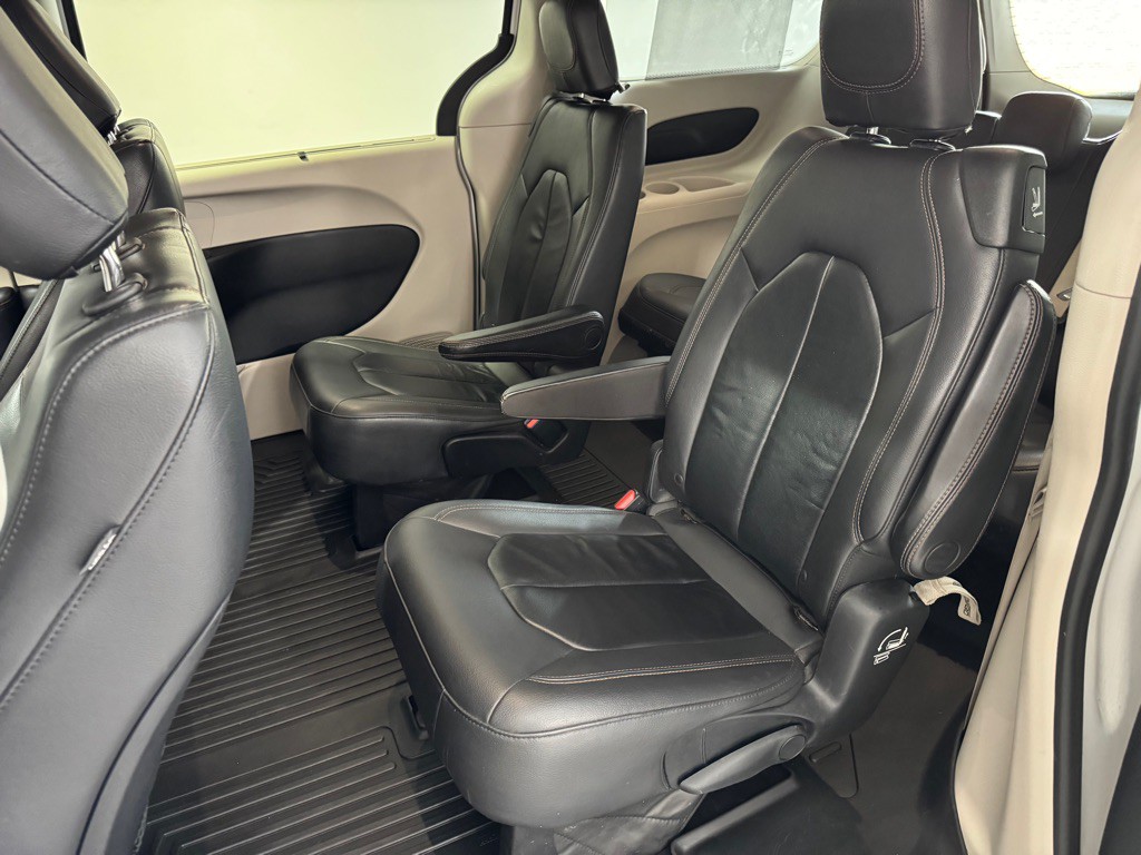 2017 Chrysler Pacifica Image 17