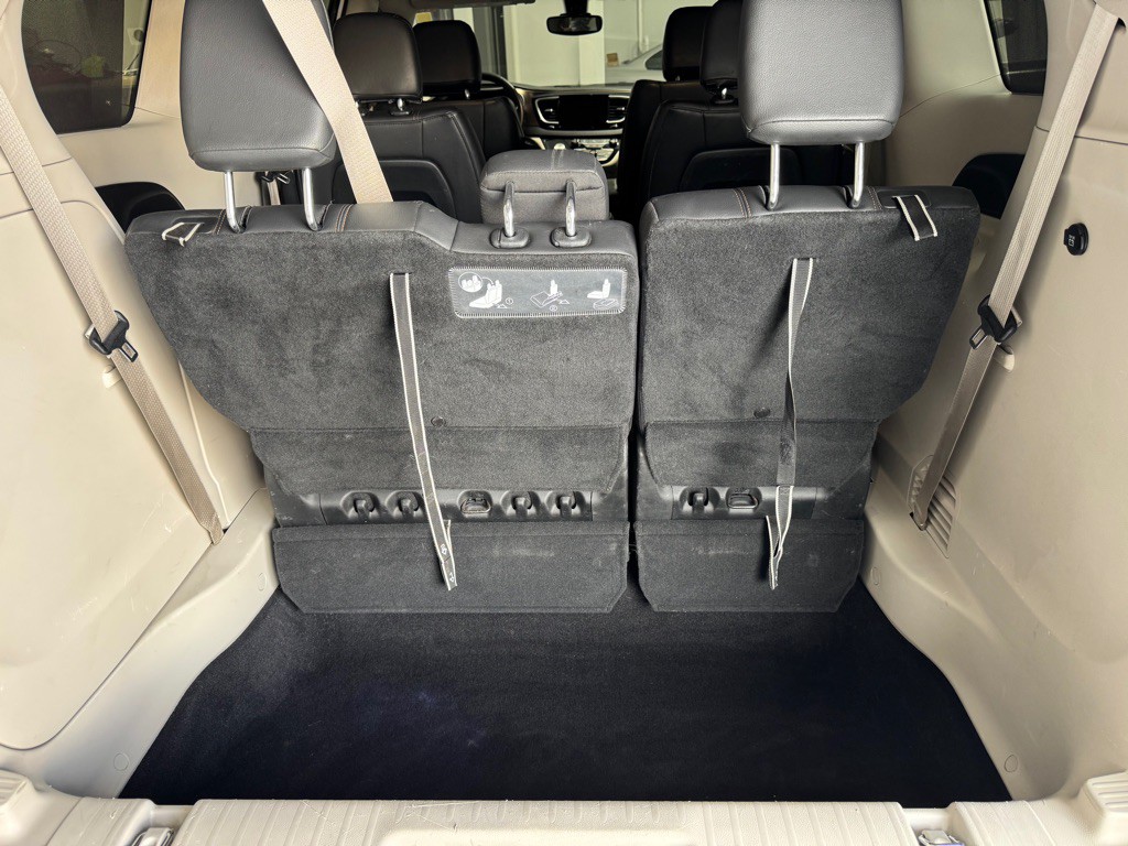 2017 Chrysler Pacifica Image 19