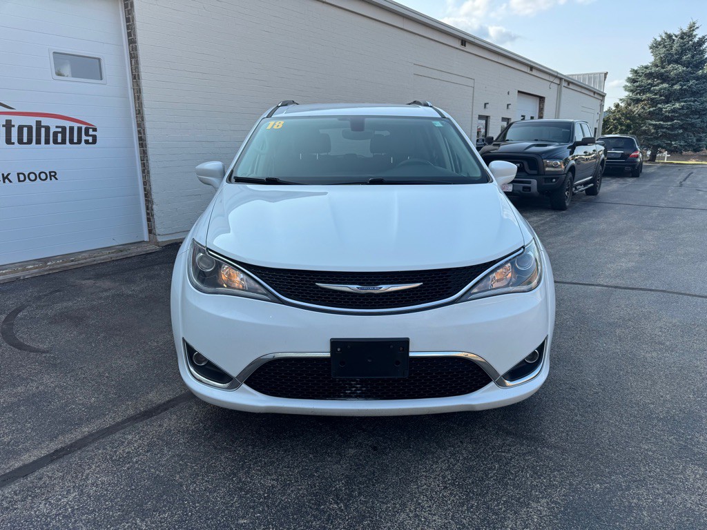 2018 Chrysler Pacifica Image 3