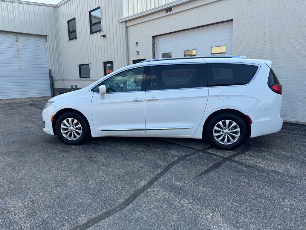 2018 Chrysler Pacifica Image 4