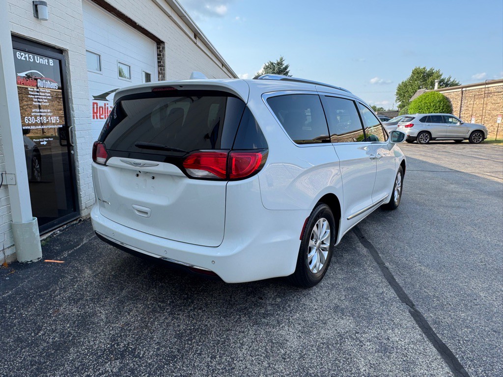 2018 Chrysler Pacifica Image 5
