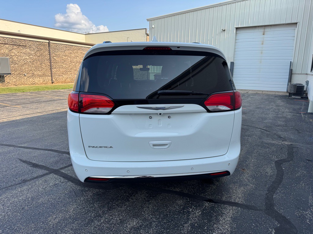 2018 Chrysler Pacifica Image 7