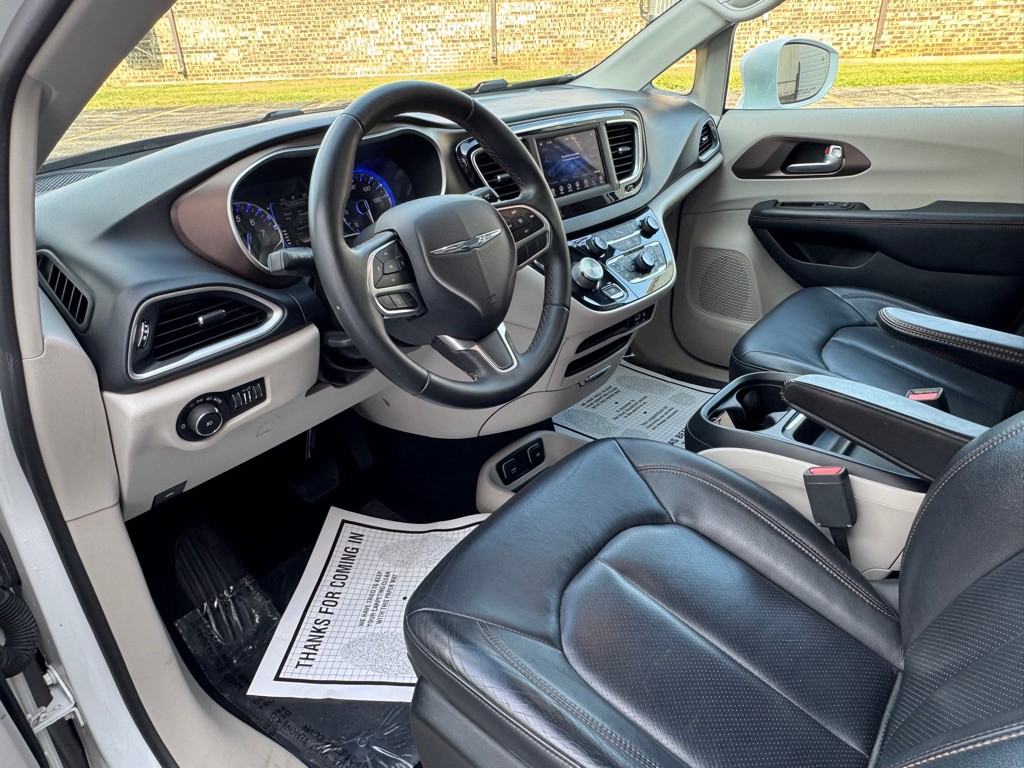 2018 Chrysler Pacifica Image 8