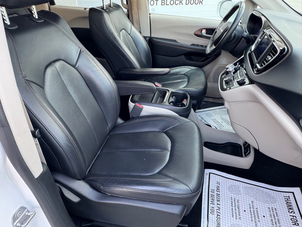 2018 Chrysler Pacifica Image 10