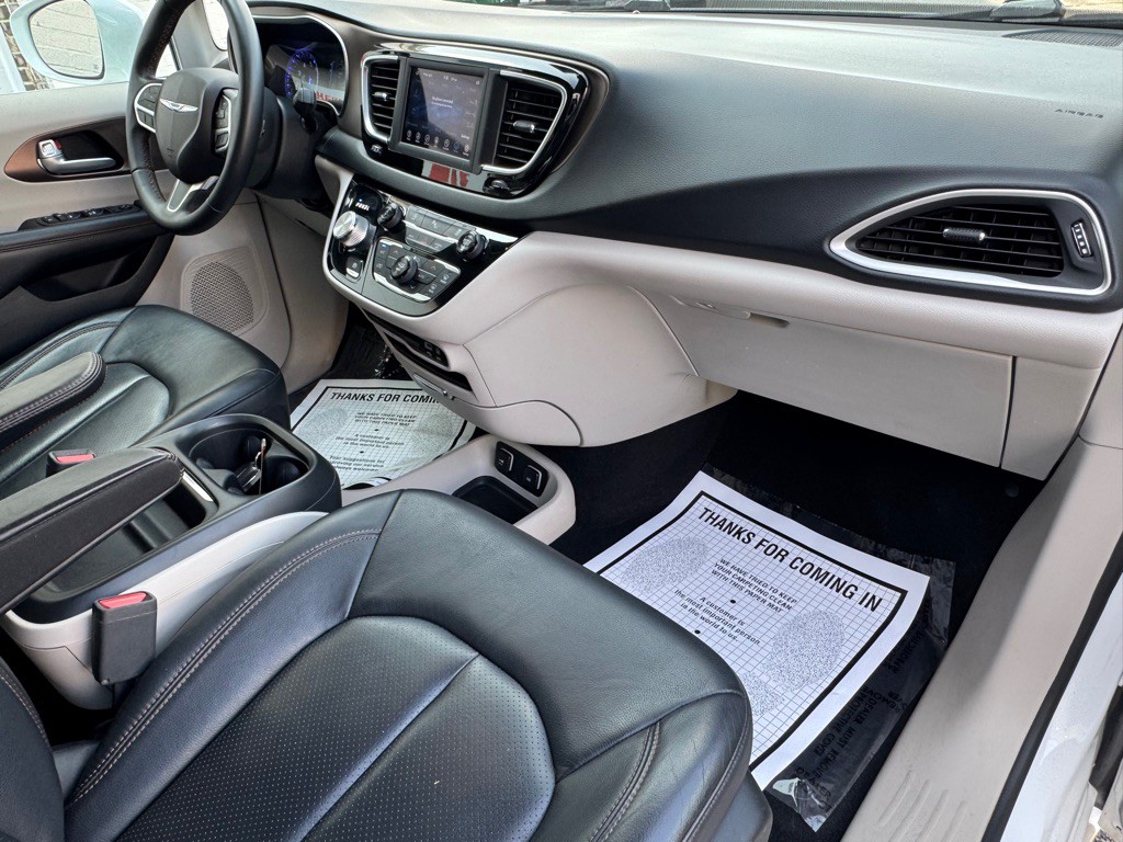 2018 Chrysler Pacifica Image 11