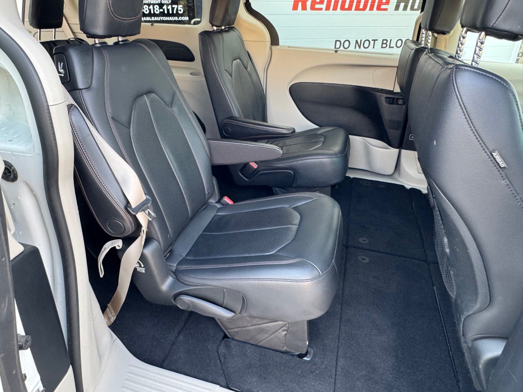2018 Chrysler Pacifica Image 14