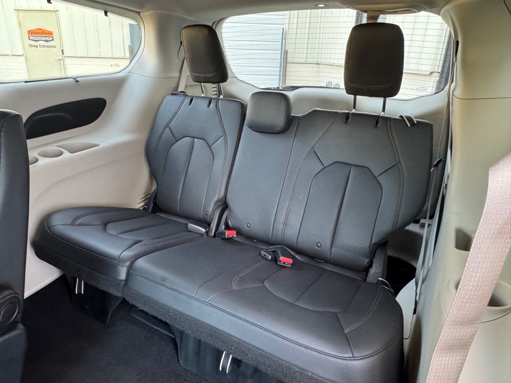 2018 Chrysler Pacifica Image 16