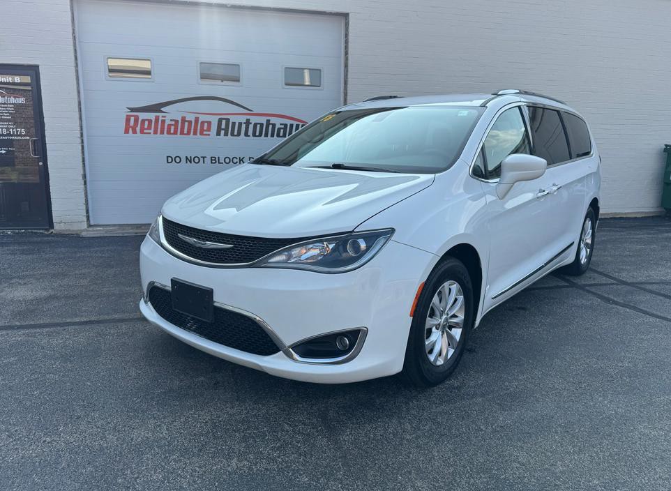2018 Chrysler Pacifica Image 1