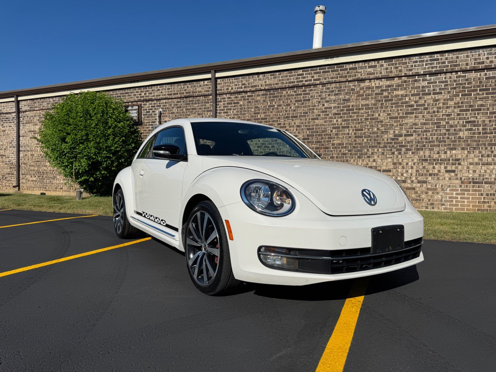 2012 Volkswagen Beetle Image 2