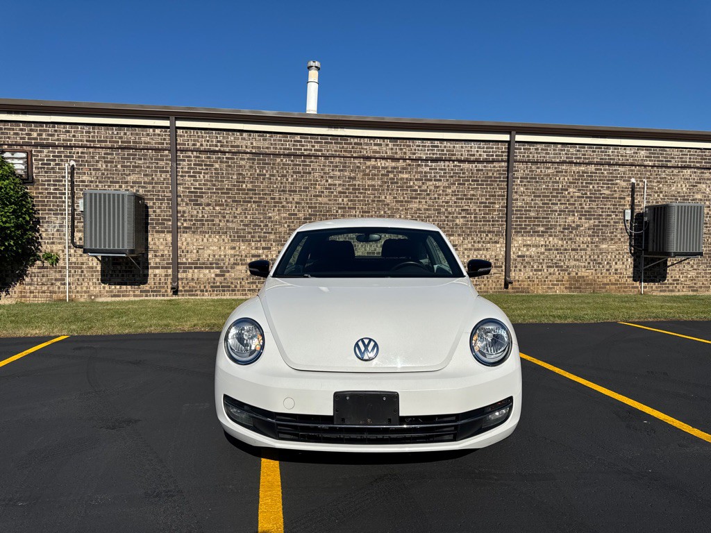 2012 Volkswagen Beetle Image 4