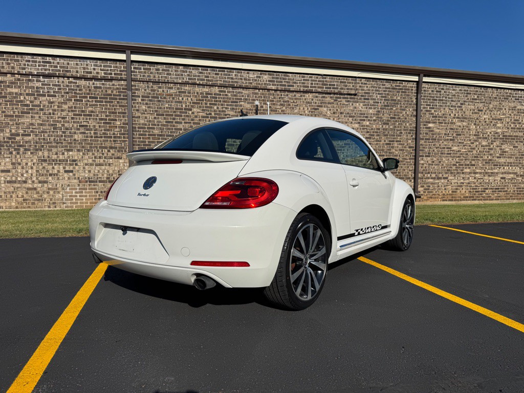 2012 Volkswagen Beetle Image 7