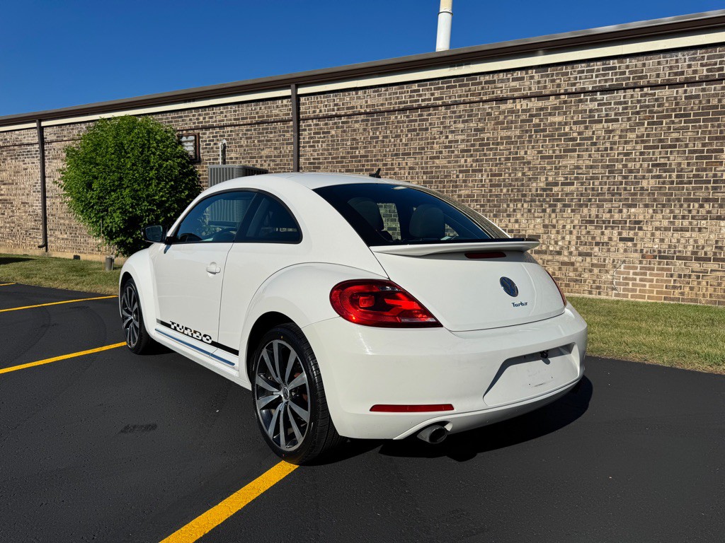 2012 Volkswagen Beetle Image 8