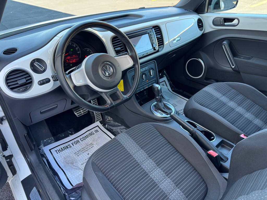 2012 Volkswagen Beetle Image 10