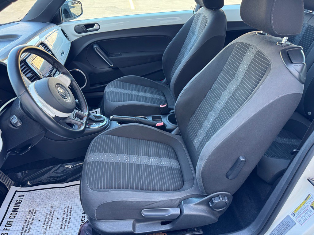 2012 Volkswagen Beetle Image 12