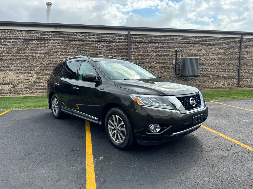 2015 Nissan Pathfinder Image 2