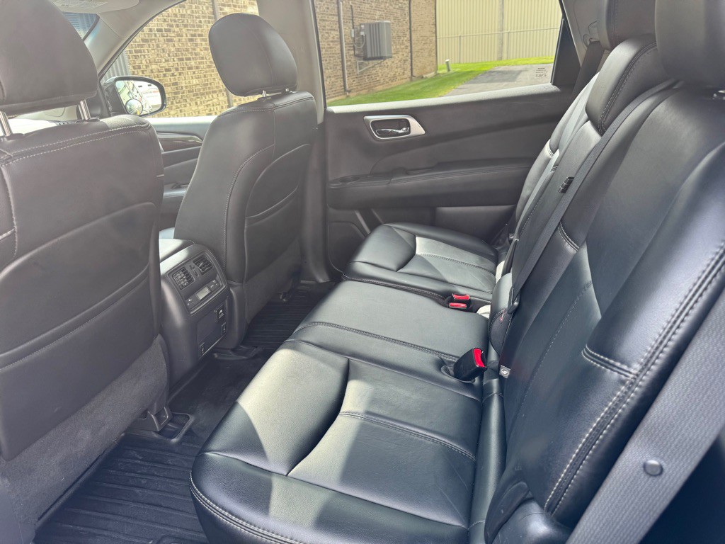 2015 Nissan Pathfinder Image 17