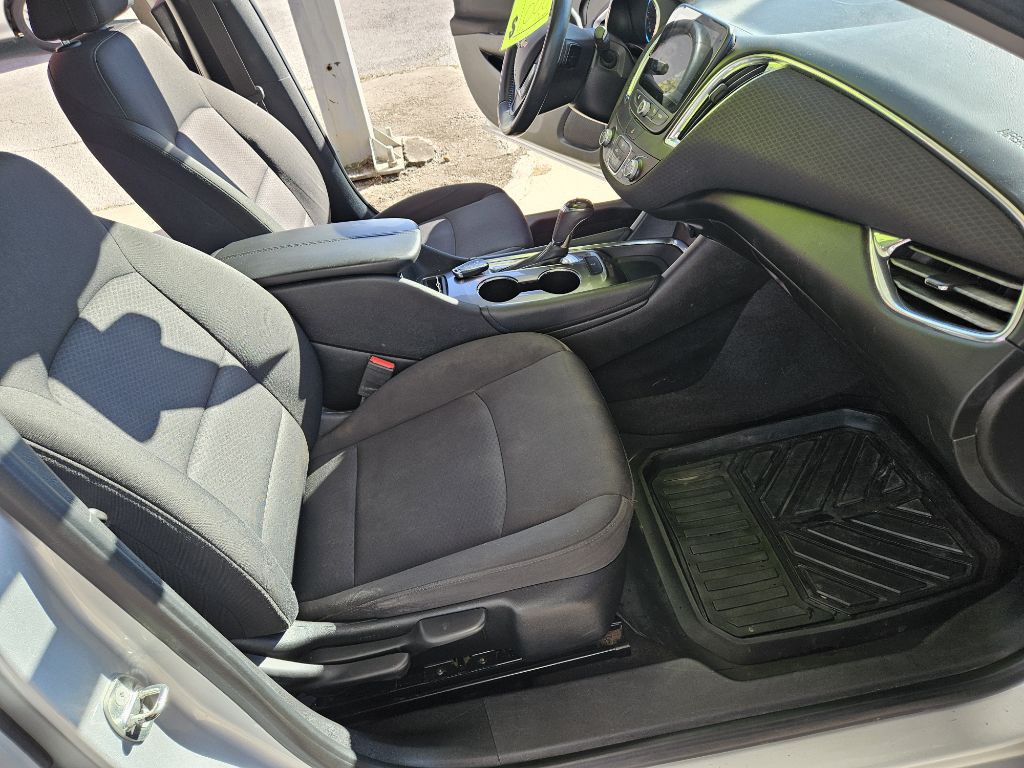 2018 Chevrolet Malibu Image 16