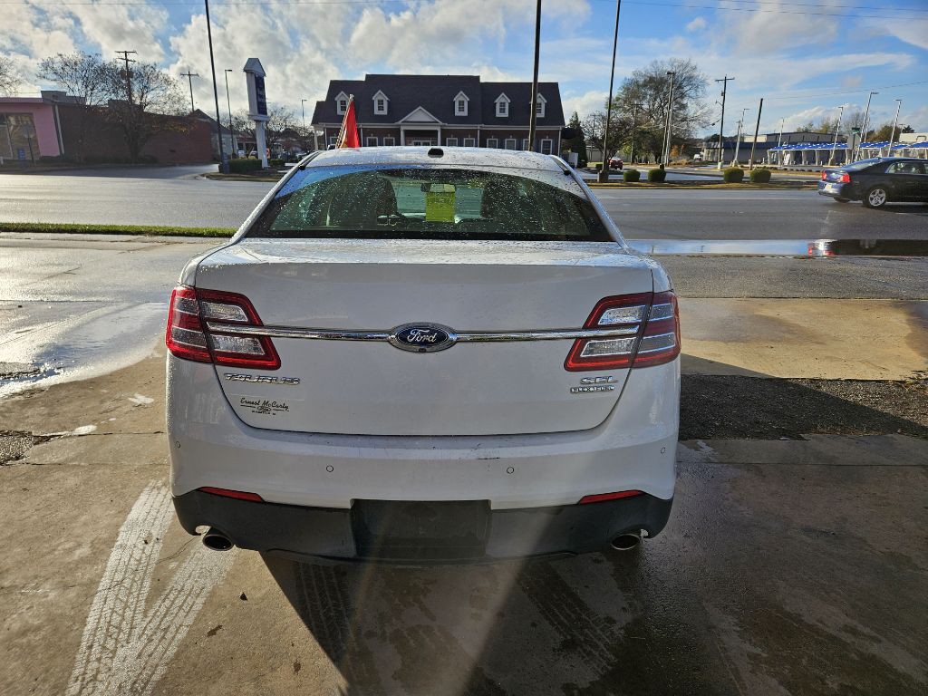 2015 Ford Taurus Image 8