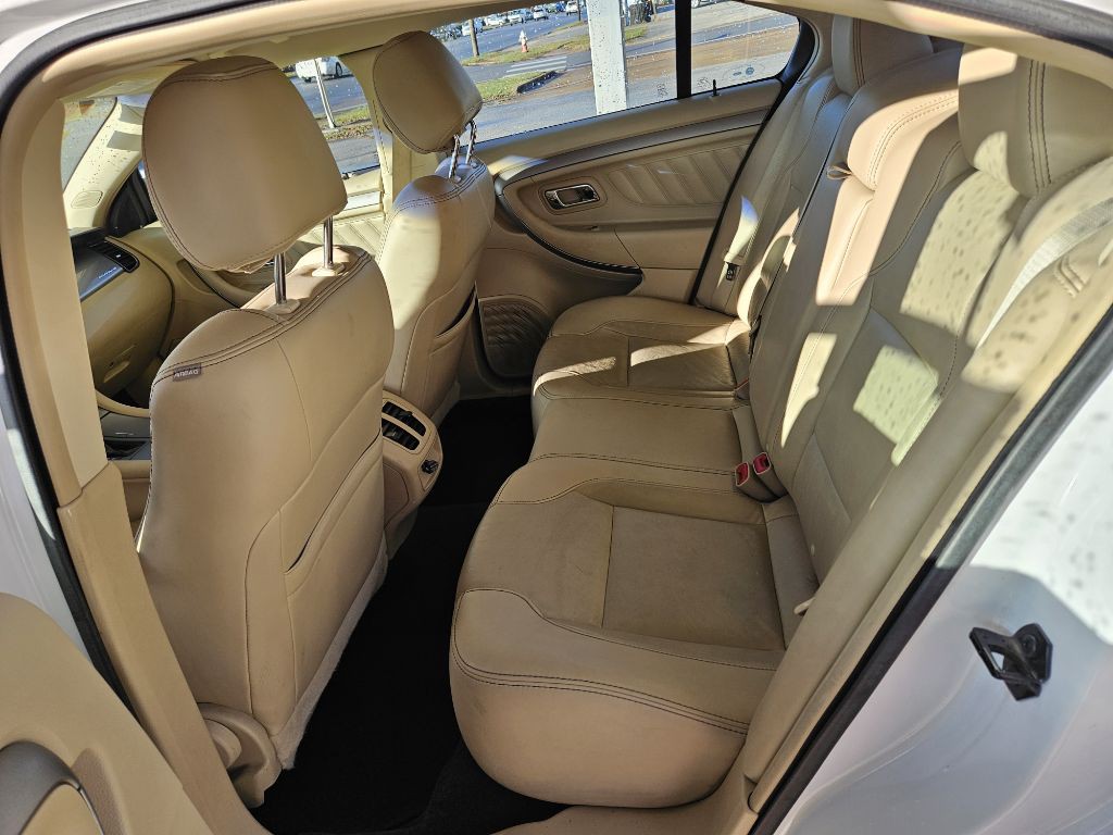 2015 Ford Taurus Image 11
