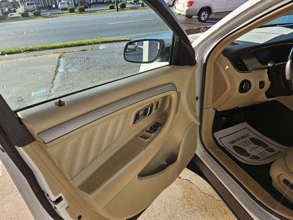 2015 Ford Taurus Image 12
