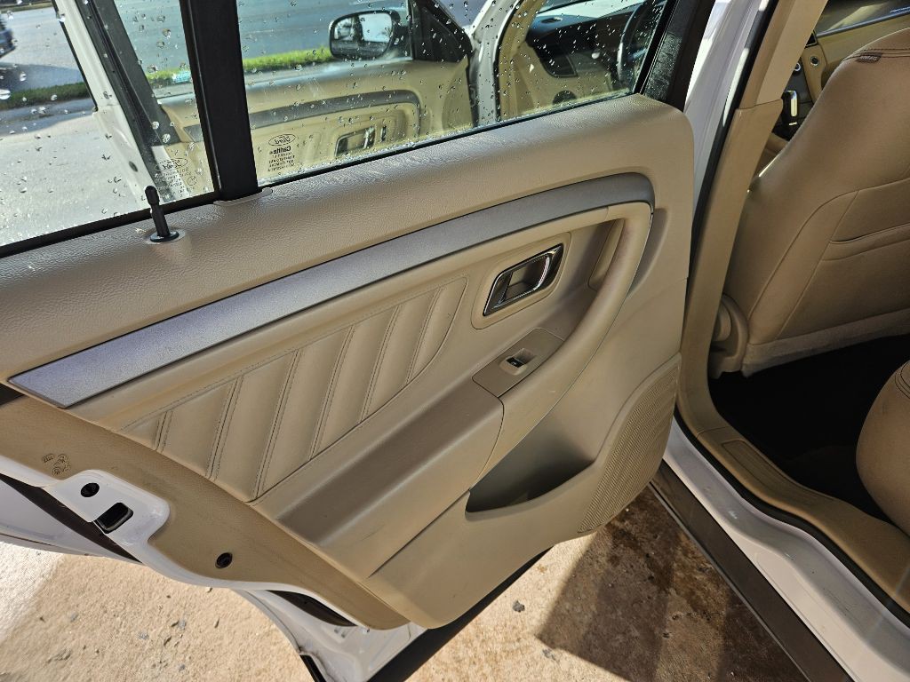 2015 Ford Taurus Image 13